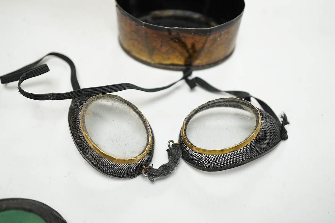 Five pairs of early 20th century goggles with mesh side protectors, two pairs colour tinted, in original tin boxes and two pairs of mesh eye protectors (7)